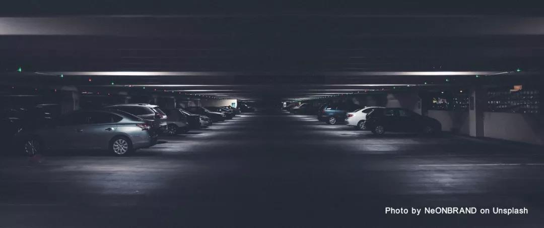  汽車庫、修車庫、停車場